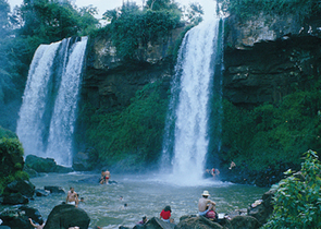Iguazú – the „Great Waters“