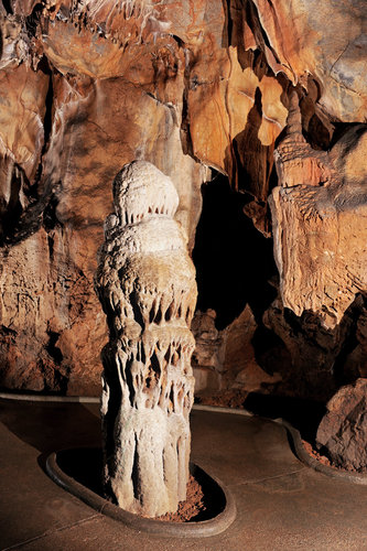 Stalagmit Mumie foto Petr Zaj°üek Mladeü OP 02.jpg