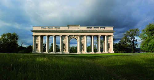 KPZ Lednicko-valtickž are†l. Pam†tn°k otci a bratż°m nad Valticemi foto Karel Kuüa