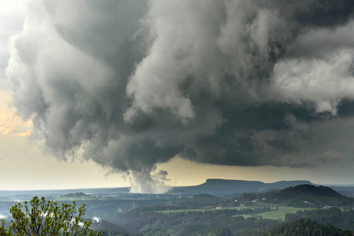 Boużkov† supercela 24.5.2010 na Dōü°nsku, kdy u Varnsdorfu padaly kroupy vōtÁ° 5 cm  foto Zdenōk Patzelt