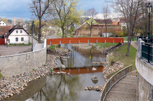 Restorations within a built-up area are being successfully implemented in an increasing number of municipalities in the Czech Republic. An example is the Blanice River, which has been restored along the entire length of its flow through the town of Vlašim (Central Bohemia). At the same time, all four local weirs were made permeable for biota on this section. © Pavel Pešout