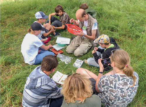 The Golden Leaf national round is a five-day event with a rich technical/expert programme. A group of participants dealing with spiders. © Jan Moravec