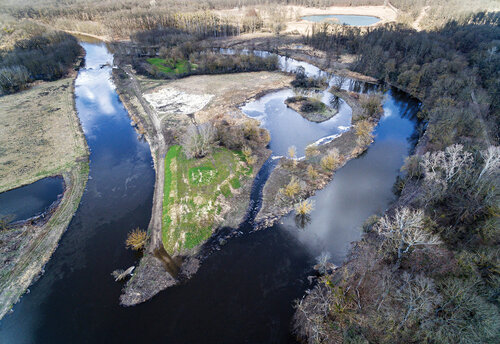 Zvýšené průtoky, napojené rameno D9, Povodí Moravy, s.p.   Foto Vladimír Husák