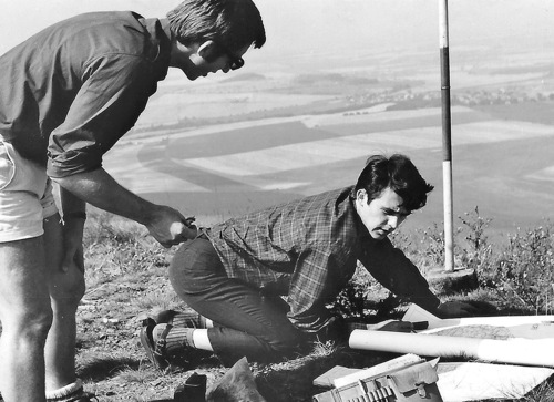 Jaroslav Hromas s Václavem Petříčkem v roce 1973 při mapování k vymezení hranic CHKO České středohoří. Foto archiv AOPK ČR