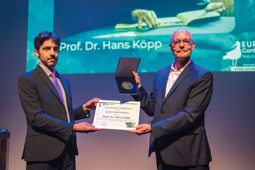 Ocenění in memoriam prof. dr. Hanse Köppa.   Foto PFD-Grafie for the EUROPARC Federation