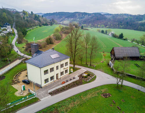 Bývalá škola v Dolánkách u Turnova byla přestavěna na Dům přírody Českého ráje. Foto Petr Jan Juračka