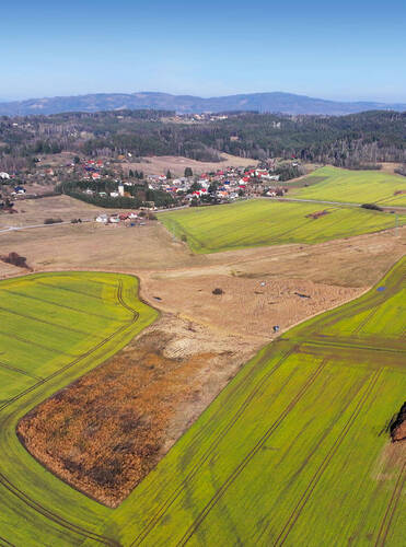 Soustava nových tůní v zemědělské krajině u Zámostí.  Foto Jiří Klápště