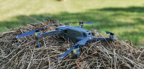 Bezpilotní prostředky lze výborně využít k získávání dat z obtížně přístupných míst, kde by osobní návštěva celého chráněného území byla často časově i fyzicky velmi náročná. Bezpilotní prostředky lze výborně využít k získávání dat z obtížně přístupných míst, kde by osobní návštěva celého chráněného území byla často časově i fyzicky velmi náročná.