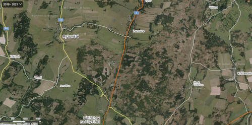 Příklad výrazné změny lesních porostů mezi roky 2015 a 2021 v Nízkém Jeseníku. V lesním komplexu Slunečná zůstaly pouze fragmenty smíšených nebo bukových porostů.