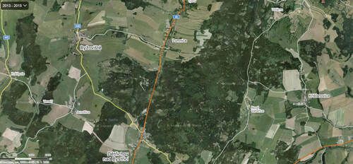 Příklad výrazné změny lesních porostů mezi roky 2015 a 2021 v Nízkém Jeseníku. V lesním komplexu Slunečná zůstaly pouze fragmenty smíšených nebo bukových porostů.