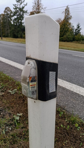Obr. 2: Opticko-zvukový odpuzovač Deer Deter.  Foto Jitka Uhlíková