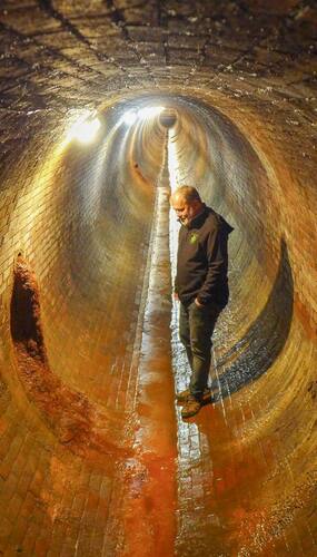 Obr. 6: Jeden z průchozích postranních odtoků usazovacích nádrží. Foto Tomáš Just 