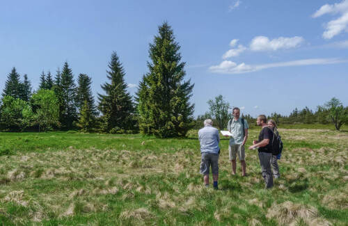 Obr. 2: Jednání s vlastníkem v CHKO Slavkovský les. Foto Klára Čámská 