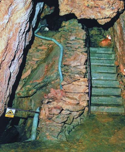 Obr. 3: Gallašův dóm před rekonstrukcí návštěvní trasy v letech 2003–2005.  Foto Petr Zajíček
